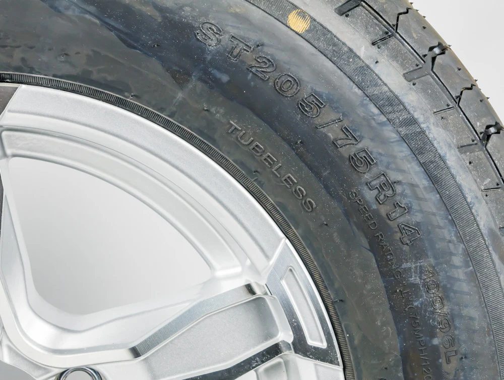 ST205/75R14 Load Range C Aluminum Spoke Wheel - Image 3
