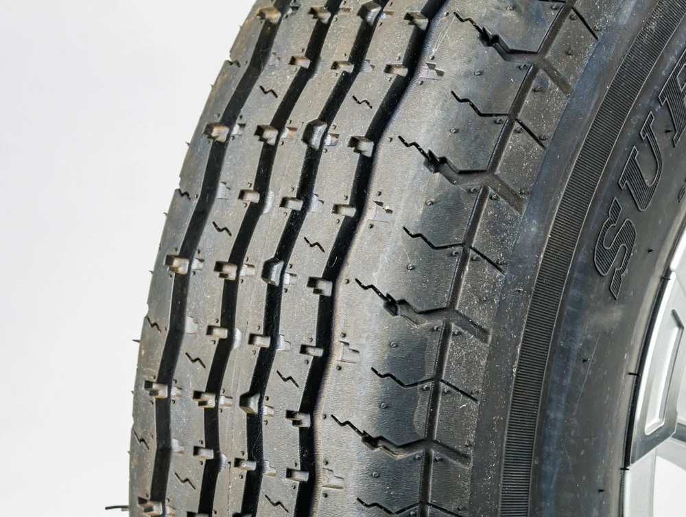 ST205/75R14 Load Range C Aluminum Spoke Wheel - Image 4