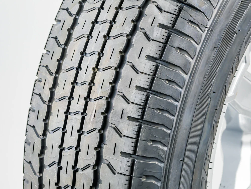 ST205/75R15 Load Range D Aluminum Spoke Wheel - Image 4
